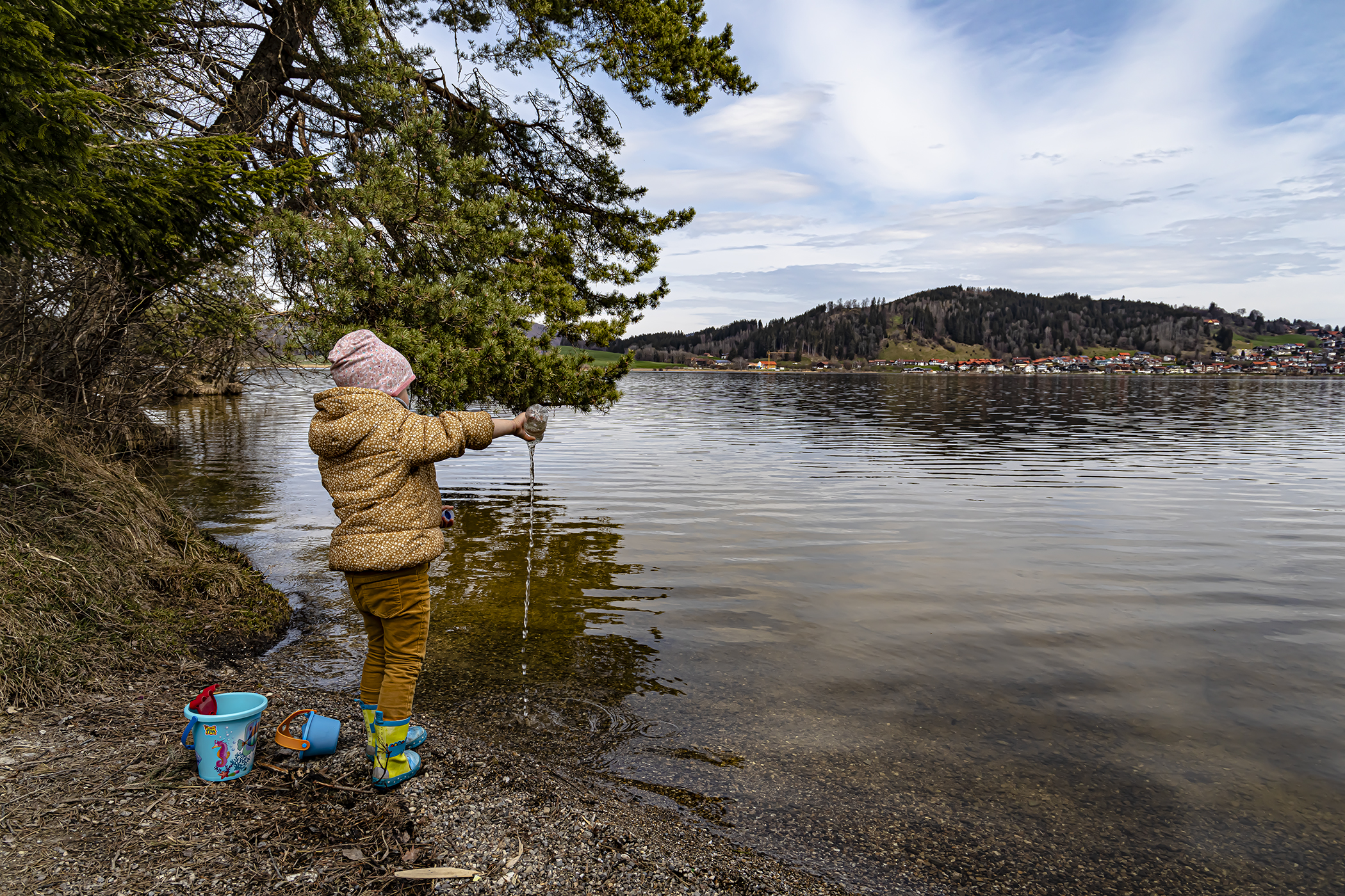 beim Steine werfen Hopf am See